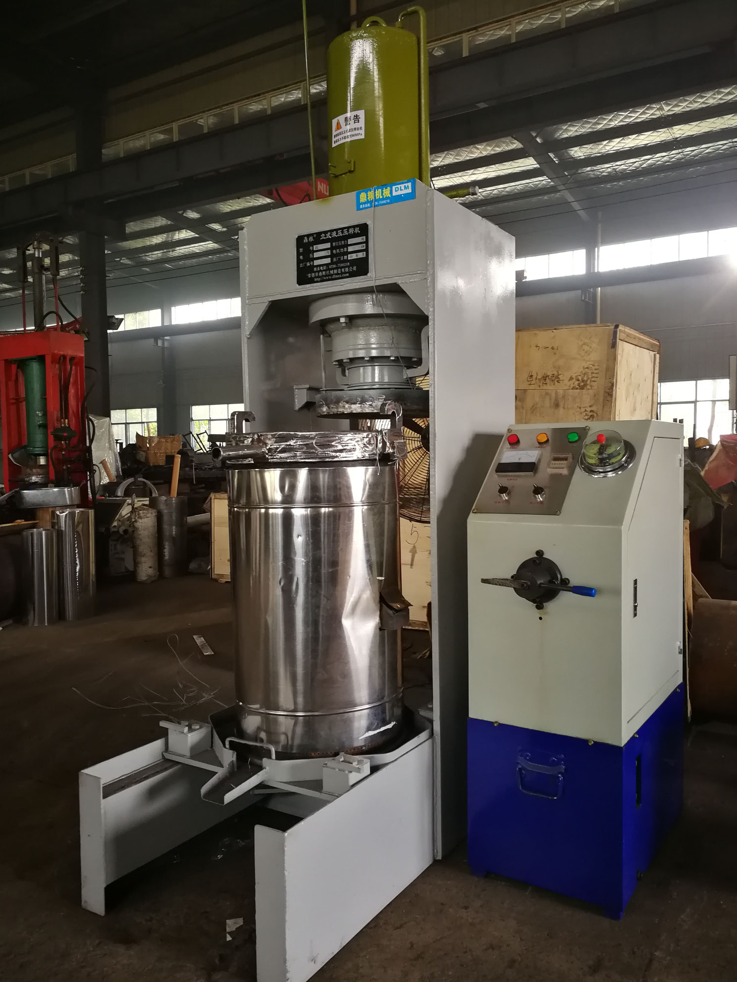 不銹鋼超高壓立式液壓壓榨機，果汁壓榨機，果渣壓榨機，藥材壓榨，油渣處理，白土壓榨
